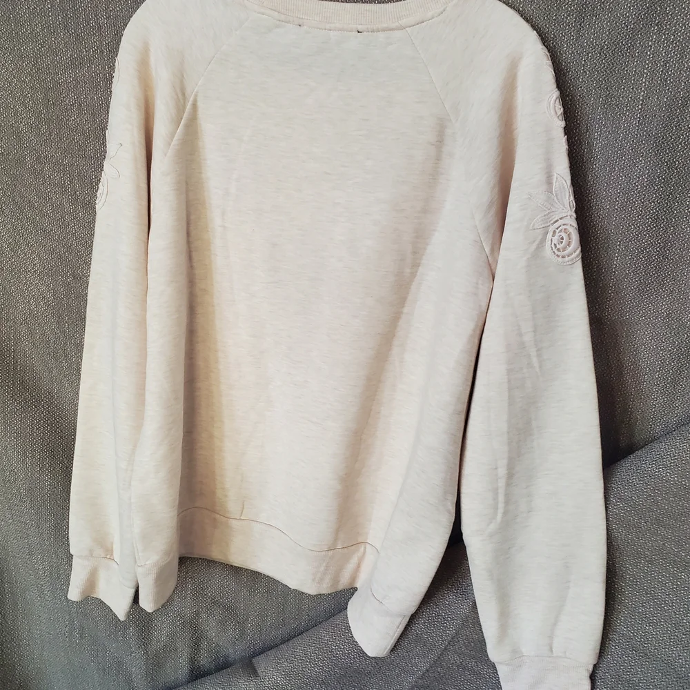 Womens Size M Gloria Vanderbilt Cream Crew Neck Sweater
